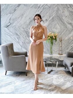 kudapy เดรสสั้นไปงานสีน้ำตาลอิฐ คอเต่า ทรงแขนกุด ด้านหน้าจับจีบตามแบบ ทรงสวยมาก งานไฮแอนด์สุดๆ