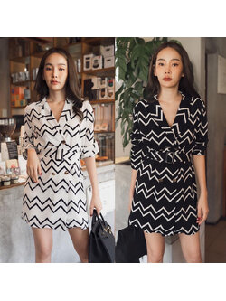 kudapy เดรสสั้นสีขาว/สีดำ เดรสสูทผ้าเนื้อดี แขนยาว กระดุมหน้า ลายหยัก งานน่ารัก