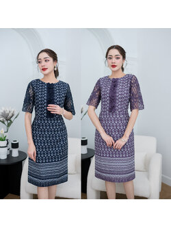 kudapy เดรสสั้นสีกรม/สีม่วง ผ้าพิมพ์ลายไทยลายขอ ช่วงอกแต่งริ้วระบายเป็นดีเทล ให้เข้ากับชุด งานผ้าพิมพ์ลายไทย