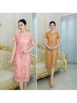 kudapy เดรสผ้าลูกไม้เนื้อผ้าเงาแต่งเลื่อมงานสวยพรีเมี่ยม ดีไซน์คอวี รอบคอแต่งดอกไม้เป็นดอกไม้ลูกไม้ถักลายสวย