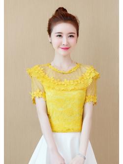 เสื้อลูกไม้สีเหลือง ผ้าลูกไม้เนื้อนิ่มมากๆๆ ยืดหยุ่นได้ดีค่ะ