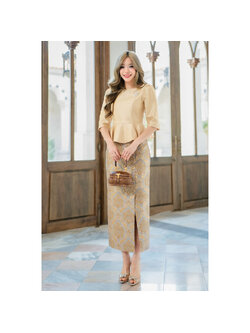 kudapy ชุดเซ็ทเสื้อ+ผ้าถุงสีเหลืองทองผ้าไหมญี่ปุ่นเนื้อทราย ตัวเสื้ออัดกาวทั้งตัวมีซับใน คอกลมเอวจับจีบ มีชิปหลังใส่สบาย