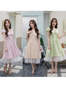 kudapy เดรสพาสเทลสไตล์เกาหลีกลิ่นอายความอบอุ่นแบบสาวโซลในวันสบาย ๆ คัตติ้งสวยตัวเดรสเป็นทรงคอร์เซ็ตช่วงลำตัว ดีไซน์จับจีบช่วงเอวให้ดูมีเชฟ