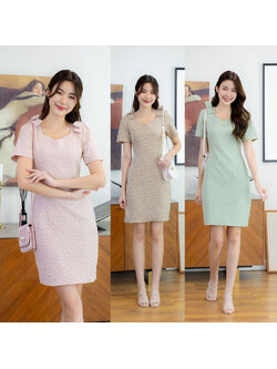 kudapy เดรสสั้นสีชมพู/สีเขียว/สีน้ำตาล ผ้าทอนูนลายดอกแต่งโบว์ไหล่