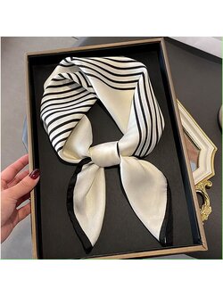 kudapy ผ้าพันคอลายขาวดำ 1*1