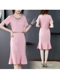 kudapyเดรสสั้นสีชมพู ดีไซน์สวยหรูที่คริสตรัลสี ที่ตกแต่งคอเสื้อและเอว