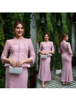 kudapy ชุด set เสื้อลูกไม้สีชมพูนู้ด ทอลายดอกไม้สุดหรูแขนยาวทรงสุภาพ กระดุมหน้าเอวทวิต มีซับในทั้งตัวใส่สบายไม่คัน กระโปรงผ้าวาเลนติโน่นเนื้อนิ่ม