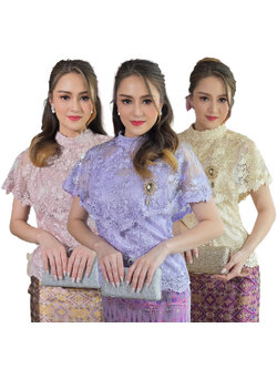 kudapy เซทเสื้อลูกไม้ใยบวบสีครีม สีม่วง สีชมพู ทรงแขนระบายดอกลอย ผ้าถุงไหมแพรวากาฬสินทร์สำเร็จรูปอัดกาว