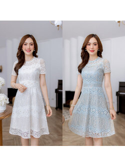 kudapy เดรสสั้นสีโทนขาว/สีโทนฟ้าเทา ลูกไม้ ผ้าลูกไม้สวยมาก เป็นสีทูโทน ทอสลับลาย แพทเทิร์นสวย มีดีเทลแต่งลูกไม้ รอบคอ อก และขอบเอว