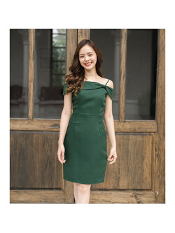 kudapy เดรสสั้นสีเขียวเข้ม ดีไซน์ใหม่จากร้านเราค่ะ ช่วงอกทำเป็นโบว์เฉียงไปโอบต้นแขน เหมาะกะสาวๆ