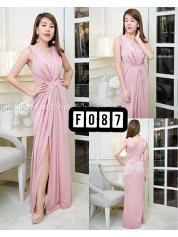 kudapy ชุดราตรียาวแขนกุดคอวี สีส้มอิฐ รวบไหล่ รวบเอว ผ้าเครปซาติน (ไม่มีซับใน) กปยาว