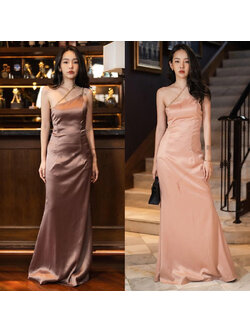 kudapy ชุดเดรสยาวสีน้ำตาล/สีชมพู ออกงานผ้าวาเลนเนื้อดีมากๆค่ะ ดีไซร์เก๋มาก แต่งสายโซ่พาด