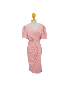 kudapy เดรสสั้นไปงานสีชมพู คอวีแขนจีบไหล่แขนระบายสั้นเจ็บเอวอย่างดีแต่งดีเทลจับจีบช่วงเอว