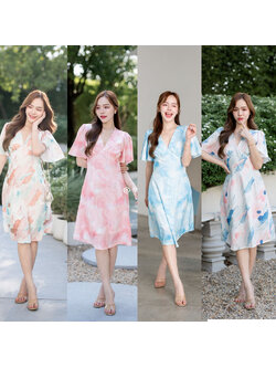 kudapy เดรสสั้นสีเอิร์ธโทน/สีพาสเทล/สีโทนฟ้า/สีโทนสีโอรส ตัวเสื้อเป็นคอวีจับจีบเดรปที่อก ต่อลงมาเป็นกระโปรงทรงเอบาน แขนเสื้อเป็นทรง Bell