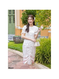 kudapy เดรสสั้นสีขาว ลายดอกปกลูกไม้แต่งกระดุมดอกไม้