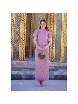 kudapy ชุดเซ็ทสีม่วง ผ้าไหมอัดกาว ลายไทย ใส่สวย แขนสั้น แต่งจีบเอวเสื้อ ใส่ออกงาน