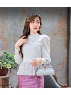 kudapy เสื้อลูกไม้สีขาว ผ้าคอตตอนฉลุ มีซับในชิปหัง แต่งระบาย ใส่ออกนอกหรือเข้าในก็สวย (เฉพาะเสื้อ)