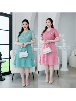 kudapy เดรสกระโปรงเลเยอร์สามชั้น เดรสด้านบนเป็นงานผ้าลูกไม้ใยบวบปักลายแซมเลื่อม กระโปรงผ้าชีฟอง เอวตกแต่งอะไหล่ลูกไม้เป็นเข็มขัดดีเทลสวย