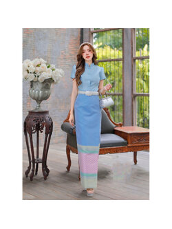 kudapy เสื้อจิตรลดาสีฟ้าละมุน ดีเทลแขนยาว คอจีน กระดุมหน้า งานผ้าไหมอิตลลี่ ผ้าถุงสำเร็จรูป ซิปหลัง เกรดพรีเมี่ยมอัดกาว เนื้อผ้าไหมแพรทิพย์