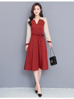 kudapy เดรสใส่ทำงาน ผ้าโพลีเอสเตอร์ผสมสีทูโทน ตัวเดรสสีไวน์แดง แขนเสื้อสีครีม