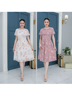 kudapy เดรสสั้นสีครีม/สีชมพูม่วง ผ้าชีฟองลายดอกทรงน่ารัก ช่วงอกระบายรอบตัวคลุมแขน เอวต่อ