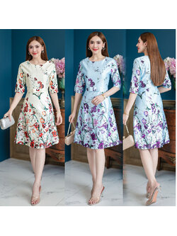 kudapy เดรสสั้นสีครีม/สีฟ้า ผ้าSatin silk งานพิมพ์ลายดอกไม้ แขนสามส่วน แต่งโบว์ที่เอวกระโปรงทรงเอ