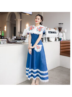 kudapy ชุดเดรสยีนส์ แต่งปกคอและกระเป๋าด้วยงานปักลายดอกกุหลาบ