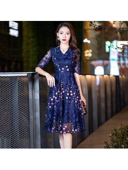 kudapy เดรสสั้นคอวีสีน้ำเงินกรมท่า แขนสามส่วน งานปักลายดอก ใช้ผ้เนื้อดีปักลวดลายดอกไม้