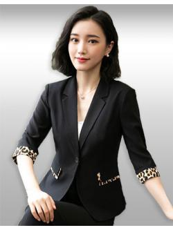 เสื้อสูทแฟชั่นสีดำสไตล์เรียบหรูปลายแขนแต่งลายเสือ