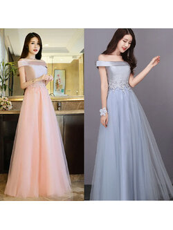 kudapy ชุดราตรียาวเปิดไหล่สีเทา/สีชมพูโอรส ออกงานผ้าซาตินผสมผ้าโปร่งสีเทา เปิดไหล่ ตกแต่งผ้าลูกไม้ที่เอว เรียบ