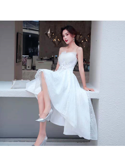 kudapy เดรสออกงานสีขาว เกาะอกหน้าสั้นหลังยาว ปักดอกไม้และปักเลื่อมเล็กๆทั่วตัวเดรส เอวสูงด้านหลังยืดได้ ซิปข้างลำตัว