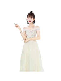 เดรสราตรีออกงานยาวสีครีม เกาะอกผ้ายาวทำเป็นโบผูกด้านหลังเหมือนแบบ