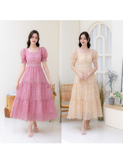 kudapy เดรสยาวสีชมพู/สีครีม ผ้าปักลายดอก คอกลม ปลายกระโปรงระบาย เป็นงานซิปหลัง