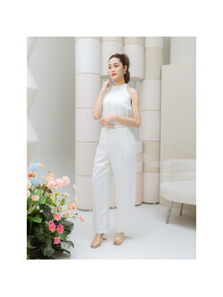 kudapy ชุดจั๊มสูทขายาวสีขาว แขนกุดมาพร้อมเข็มขัดหัวทองสุดหรู ใส่เดี่ยวก็เลิศใส่ออกงาน