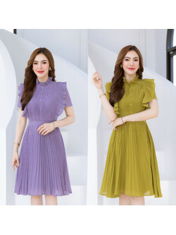 kudapy เดรสชีฟอง ดีเทลอัดพลีททั้งตัว ช่วงแขนเป็นดีเทลแขนปลีกอัดพลีทเล็ก ช่วงอกเย็บพลีทเป็นแนวเกล็ดแต่งกระดุม