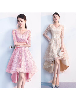 kudapy เดรสออกงานสีครีมเบจ/สีชมพู คอวีปักลายนูน กระโปรงทรงบานหน้าสั้นหลังยาว แนวเรียบหรู