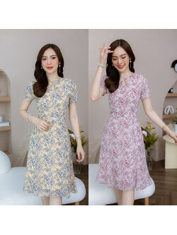 kudapy เดรสสั้นสีชมพู/สีเหลือง ชีฟองลายดอก ผ้าลายดอกสวยละมุน มีดีเทลเจาะคอหยดน้ำ กระโปรงเป็นระบายหางปลาพริ้วๆ