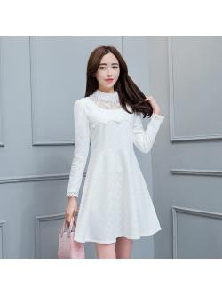 kudapy เดรสทำงานเนื้อหนาสีขาว แขนยาวเนื้อผ้าลูกไม้ทอลายดอกไม้สวยงานปัก