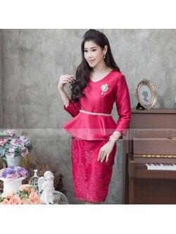 kudapy ชุดเดรสไปงานสีแดงไวน์ เซทเสื้อ+กระโปรงลูกไม้ สีแดงไวน์ เสื้อแขนสามส่วน คอวี มีซับใน