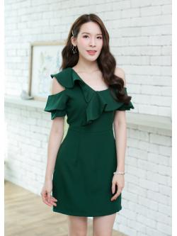 เดรสสั้นไหล่เฉียงสีเขียว จับจีบระบายที่คอ