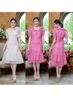 kudapy เดรสสั้นสีขาว/สีชมพู เป็นผ้าแก้วปักลูกไม้ลายดอกไม้สวยหวาน กระโปรงระบาย แขนตุ๊กตา รอบคอตกแต่งระบายสวยหวาน