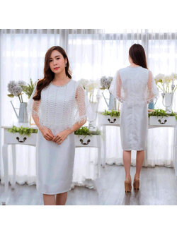 kudapy ชุดเดรสสั้นสีขาวเงินแต่งระบายไหล่ เดรสสั้นผ้าลูกไม้ช่วงบน ตัวเดรสใช้ผ้าไหมอิตาลีอย่างดี ซับใน ซิบหลัง