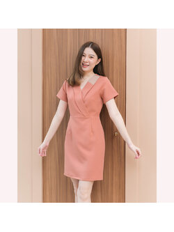 kudapy เดรสสั้นสีส้มอิฐ /สีกรมท่า คอแหลมแขนสั้น ดีไซน์คอปกในตัว ตัดต่อเล่นสีทูโทน สวยเก๋ไม่ซ้ำใคร