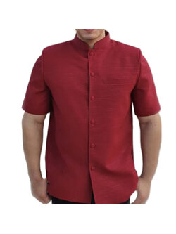 kudapy เสื้อคอพระราชทาน เสื้อท่านชายผ้าไหมสีแดงไวน์ ผ่าหน้า แขนสั้น มีกระเป๋าด้านซ้ายบน (อัดผ้ากาว มีฟองน้ำเสริมไหล่)