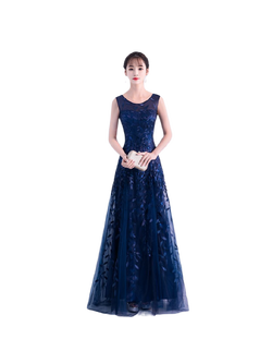 ชุดราตรีสีน้ำเงิน ผ้าลูกไม้ปักลายใบไม้แต่งด้วยเหลือบดิ้นสีน้ำเงิน M L XL