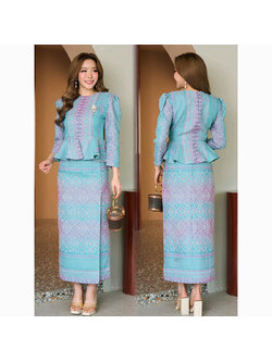 kudapy เซ็ทเสื้อ+ผ้าถุงสีฟ้า ผ้าฝ้ายเอวระบายงดงามในความเป็นไทย อัดกาวอย่างดี ตัดเย็บโดยช่างไทยที่ชำนาญ