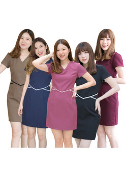 เดรสสั้นคอวี แขนสั้นสีกรมท่า,สีแดงเลือดหมู, สีดำ, สีน้ำตาล ,สีม่วง แต่งลายที่เอว เดรสทำงานทรงสวย งานดีมาก ซิบหลัง ซับใน