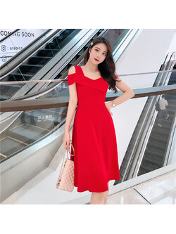 kudapy เดรสสั้นสีแดง ผ้ายืด คอเหลี่ยม แขนสั้นโชว์ไหล่ กระโปรงทรงเอสวยสดใส