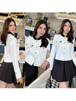 kudapy เซ็ทเสื้อแขนยาว แต่งกระเป๋าหลอก2 ข้างกระดุมจริงสีทอง ปลายแขนเสื้อมาแต่งทรงพับขึ้นเล็กน้อยพร้อมแต่งกระดุม +กระโปรงแต่งจีบ