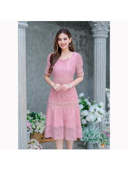 kudapy เดรสสั้นสีชมพู ลูกไม้ผ้าดีเนื้อนิ่ม ลายสวย ดีเทลแต่งลูกไม้คาดช่วงเอว และสะโพก